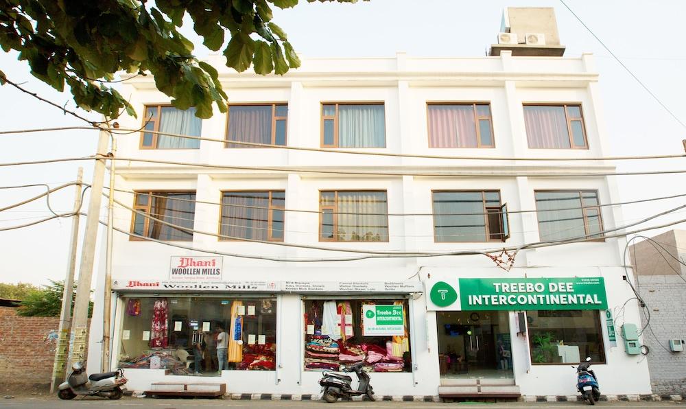 Treebo Dee Intercontinental Amritsar Hotel Bagian luar foto